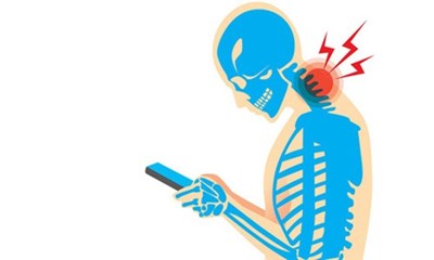 Nhiều người mọc gai nối dài ở sọ vì nghiện smartphone