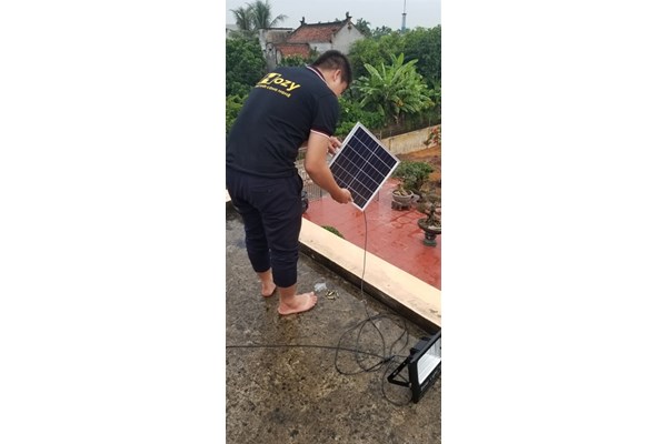 Đèn năng lượng mặt trời JD - 8825 25W