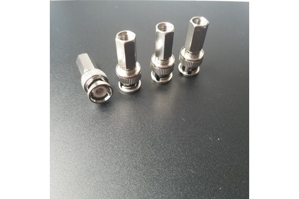 Jack BNC đúc chân vuông đi cáp đồng trục